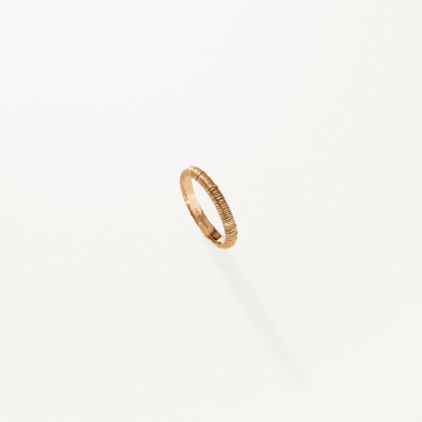 Filigree Ring, Yellow gold band