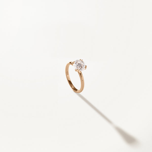 Lumière Engagement Ring, Round lab diamond solitaire yellow gold band