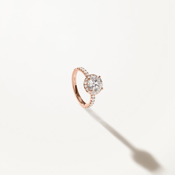 Majesté Engagement Ring, Round lab diamond rose gold pavé band