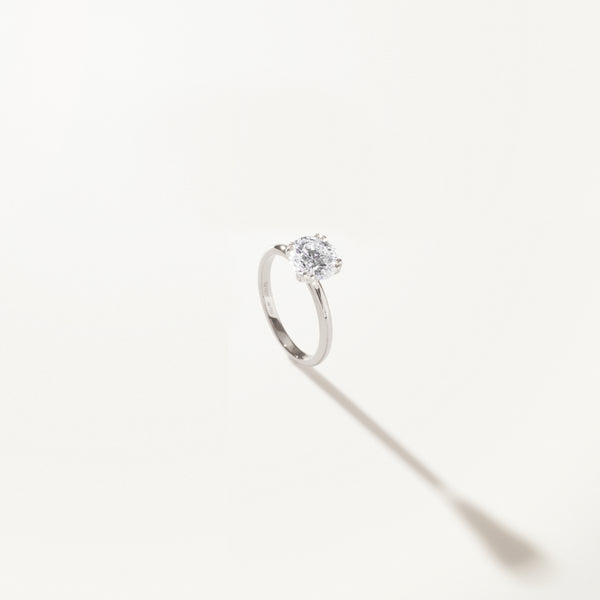 Lumière Engagement Ring, Round lab diamond solitaire platinum band